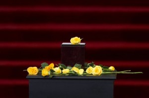 Caja con las cenizas de Gabriel García Márquez, el pasado 21 de abril en el Palacio de Bellas Artes de la Ciudad de México. / REBECCA BLACKWELL / AP