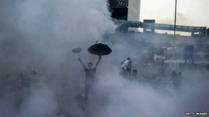 141001114627_manifestante_con_paraguas_en_hong_kong_624x351_getty_nocredit