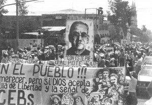 romero-con-el-pueblo-300x208