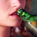 Riesgos del consumo excesivo de alcohol en la mujer.