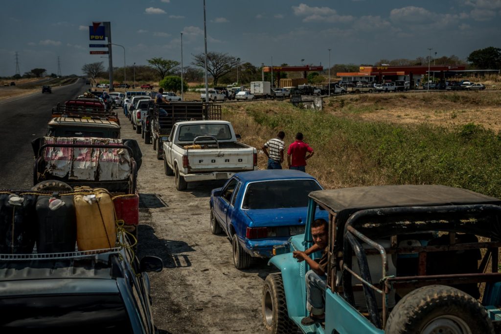 As Venezuelan Economy Unravels, Maduro Opponents Hope Downturn Will Topple Him - Anatoly Kurmanaev y María Ramírez