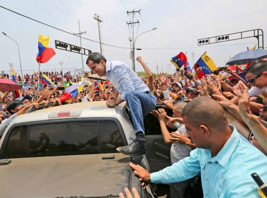 Venezuela’s Guaidó waging election-style campaign in a country with no plans for an election - Arelis R. Hernández and Mariana Zuñiga