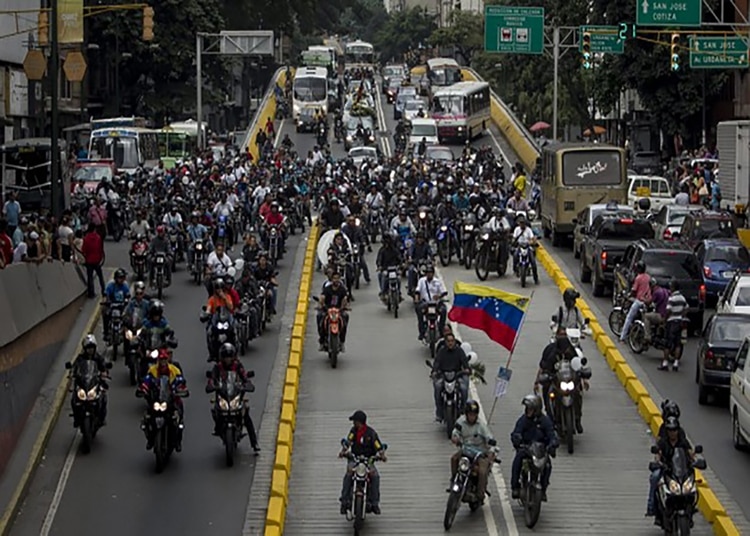 Historia criminal de los "colectivos" chavistas: Cuba, el Podemos español, armas y drogas de los últimos guardianes de Nicolás Maduro - Marcos Tarre Briceño