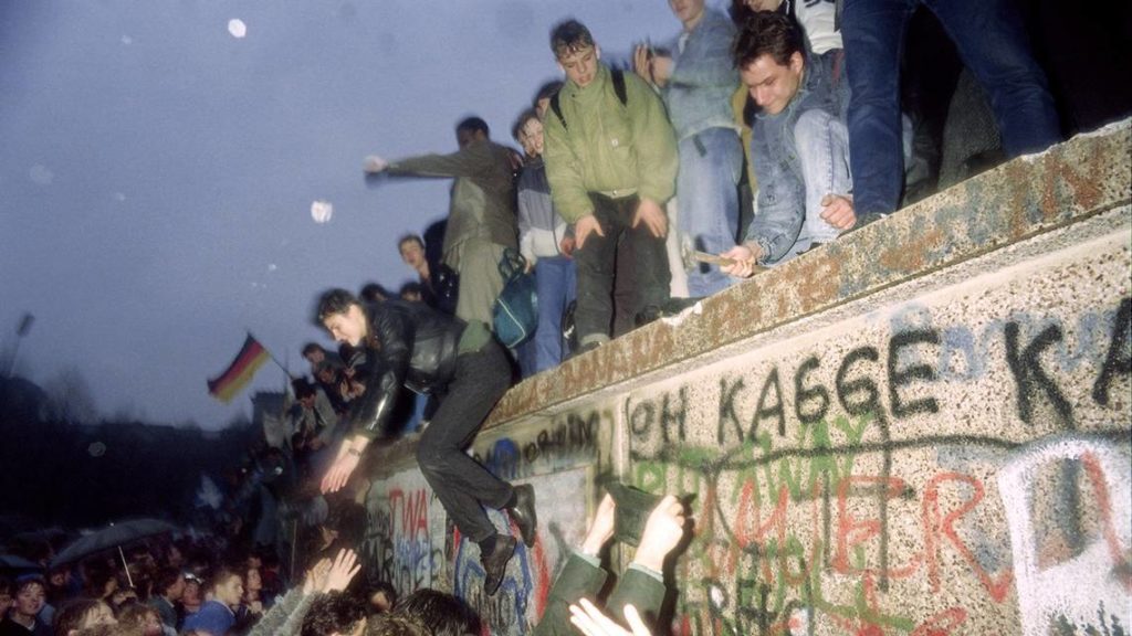 El Muro de Berlín fue derribado hace 30 años - Carlos Alberto Montaner