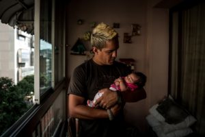 Dar a luz en Venezuela es un riesgo mortal - Julie Turkewitz y Isayen Herrera