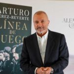 Arturo Pérez-Reverte en la Línea de fuego – María José Solano