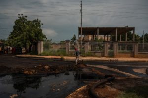 Venezuela, que fue una potencia petrolera, llega al fin de una era - Sheyla Urdaneta, Anatoly Kurmanaev y Isayen Herrera