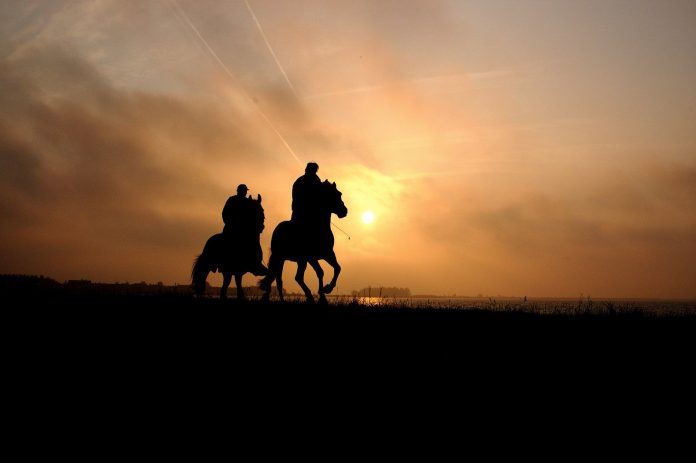 La luna y el caballo sobre el río - Rodolfo Izaguirre